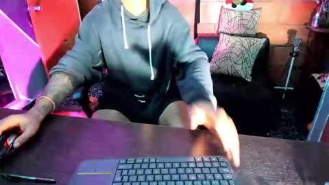 Snapshot of adam_valencia chatting on 02-08-25, 04:03 Adam Valencia online show from 02-08-25, 04:03