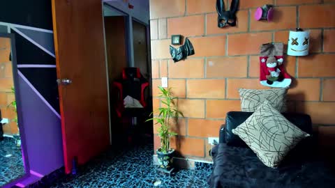 Snapshot of adam_valencia chatting on 02-21-25, 06:48 Adam Valencia online show from 02-21-25, 06:48