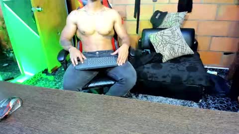 Snapshot of adam_valencia chatting on 02-27-25, 03:14 Adam Valencia online show from 02-27-25, 03:14