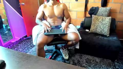 Snapshot of adam_valencia chatting on 03-08-25, 03:24 Adam Valencia online show from 03-08-25, 03:24