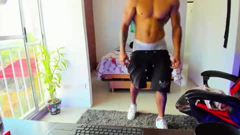 Snapshot of adam_valencia chatting on 09-10-25, 01:33 Adam Valencia online show from 09-10-25, 01:33