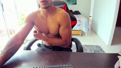 Snapshot of adam_valencia chatting on 09-29-25, 05:29 Adam Valencia online show from 09-29-25, 05:29