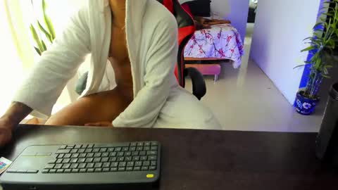 Snapshot of adam_valencia chatting on 10-22-25, 02:06 Adam Valencia online show from 10-22-25, 02:06