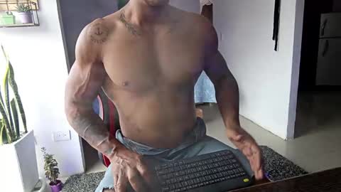 Snapshot of adam_valencia chatting on 12-01-25, 06:35 Adam Valencia online show from 12-01-25, 06:35