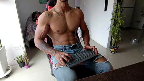 Snapshot of adam_valencia chatting on 12-18-25, 06:36 Adam Valencia online show from 12-18-25, 06:36