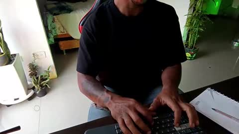 Adam Valencia online show from 02-08-26, 10:57