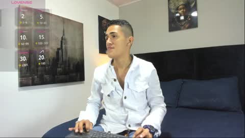 adam_walker_1 online show from 04-01-26, 02:36