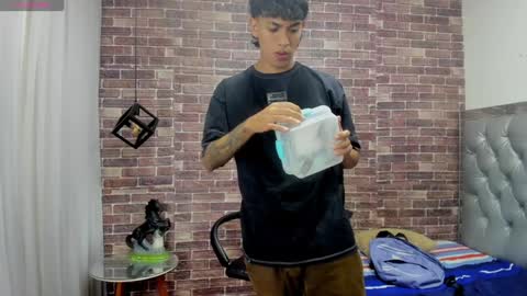 Snapshot of adamcoox chatting on 12-28-24, 10:25 Adam online show from 12-28-24, 10:25