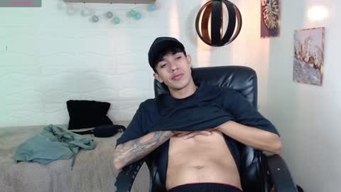 Snapshot of adamcoox chatting on 01-18-25, 04:15 Adam online show from 01-18-25, 04:15