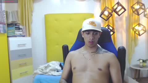 Snapshot of adamcoox chatting on 01-24-25, 09:17 Adam online show from 01-24-25, 09:17