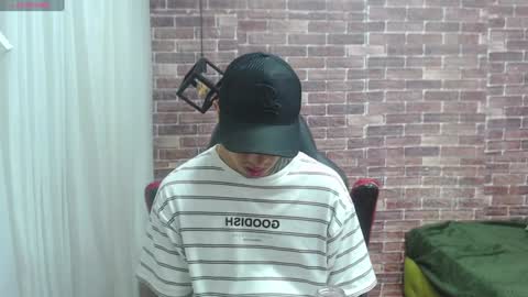 Snapshot of adamcoox chatting on 01-28-25, 12:32 Adam online show from 01-28-25, 12:32