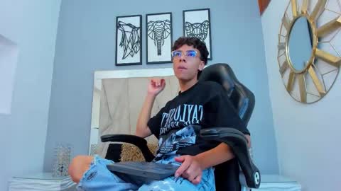 Adams Bobby online show from 11-07-25, 11:54