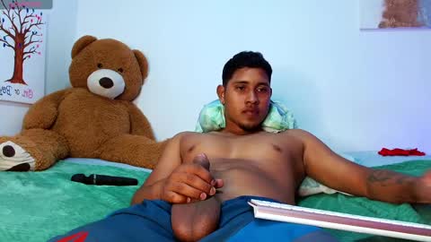 Snapshot of adams_niki chatting on 02-20-25, 08:17 ADAMS Y NIKI online show from 02-20-25, 08:17