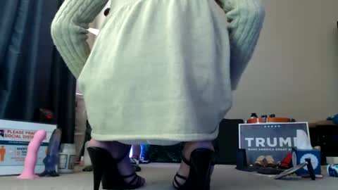 Snapshot of adamseve777 chatting on 01-17-25, 06:02 TaylorSexbot online show from 01-17-25, 06:02