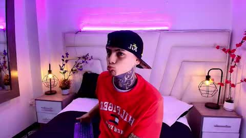 Snapshot of adamswalkerr_ chatting on 02-11-26, 12:32 AdamsWalkerr online show from 02-11-26, 12:32