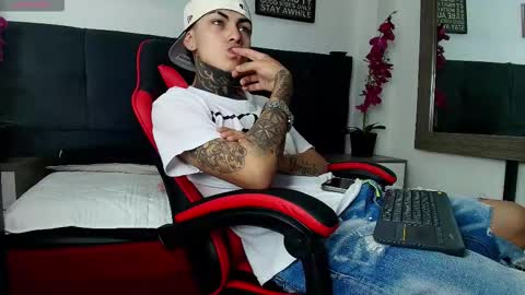 Snapshot of adamswalkerr_ chatting on 02-16-26, 12:34 AdamsWalkerr online show from 02-16-26, 12:34