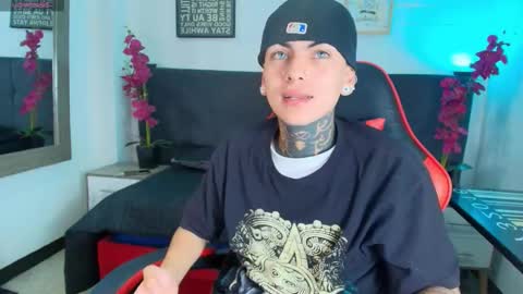 Snapshot of adamswalkerr_ chatting on 02-26-26, 12:15 AdamsWalkerr online show from 02-26-26, 12:15