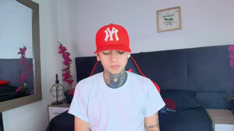 AdamsWalkerr  online show from 04-09-26, 12:32