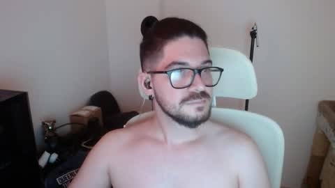 Snapshot of adamussutekh chatting on 07-15-26, 05:18 Adam online show from 07-15-26, 05:18