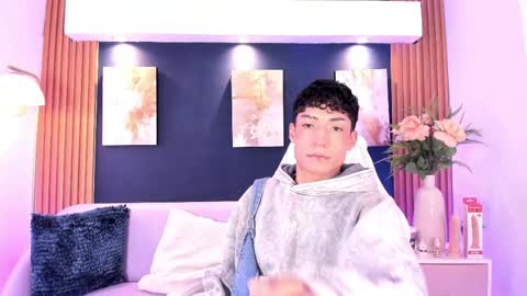 Snapshot of adann_scott chatting on 06-04-26, 12:33 Adan online show from 06-04-26, 12:33