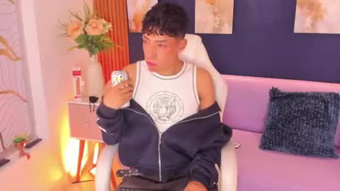 Snapshot of adann_scott chatting on 06-19-26, 12:42 Adan online show from 06-19-26, 12:42