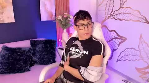 Snapshot of adann_scott chatting on 06-25-26, 12:31 Adan online show from 06-25-26, 12:31