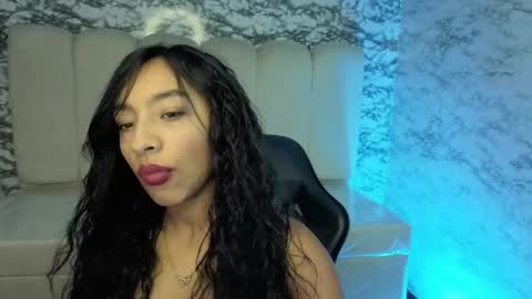 Snapshot of adarasuri_v chatting on 06-08-26, 03:18 Hi Stream 1000pm to 600am online show from 06-08-26, 03:18
