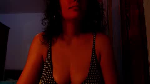 amy        online show from 11-04-25, 12:04