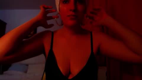 Snapshot of addicted2uts chatting on 02-03-26, 11:43 amy online show from 02-03-26, 11:43