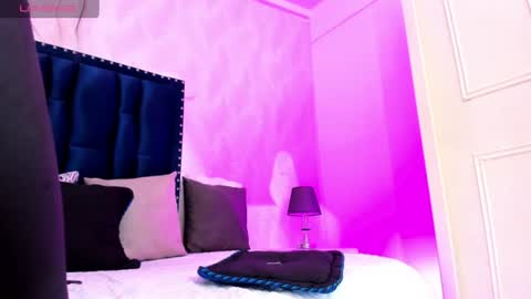 NIcolle online show from 06-21-26, 12:41