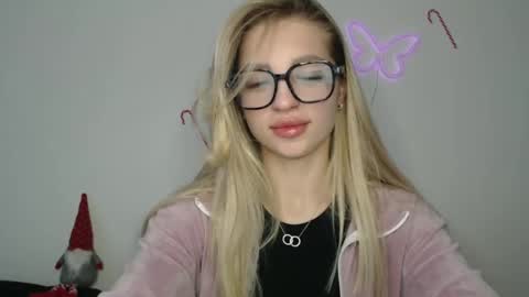 Snapshot of addie_collins chatting on 12-16-24, 09:03 Kristina online show from 12-16-24, 09:03