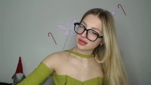 Snapshot of addie_collins chatting on 12-18-24, 11:45 Kristina online show from 12-18-24, 11:45