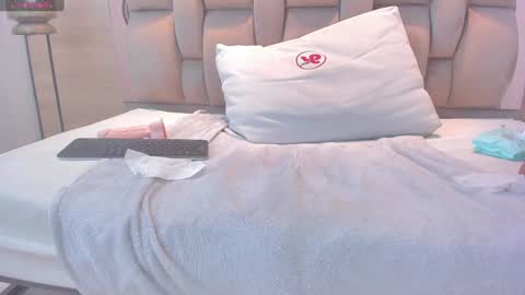 adela chase online show from 02-07-25, 05:10