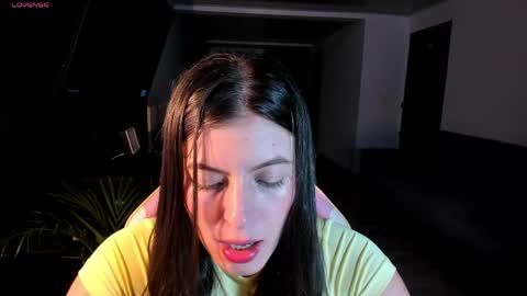 Snapshot of adela_parker chatting on 05-04-26, 01:01 Adela Parker online show from 05-04-26, 01:01