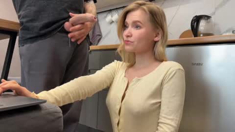 Snapshot of adele_nick2202 chatting on 04-11-26, 12:31 Adele Nick online show from 04-11-26, 12:31