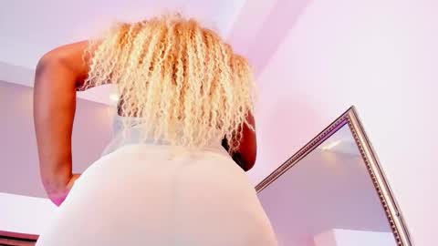 Snapshot of adelehottman chatting on 02-10-26, 06:56 Adele online show from 02-10-26, 06:56