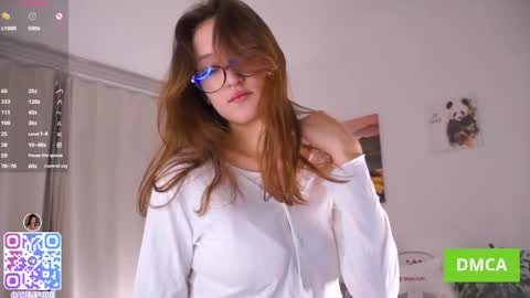 Adele online show from 10-31-25, 04:08