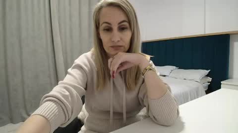 Snapshot of adellynrose chatting on 05-01-26, 06:12 Adellyn online show from 05-01-26, 06:12