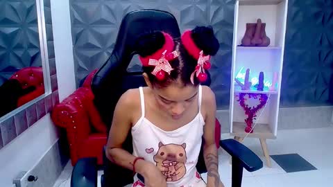 Snapshot of adisson_petite1 chatting on 02-21-26, 05:36 adisson_petite1 online show from 02-21-26, 05:36