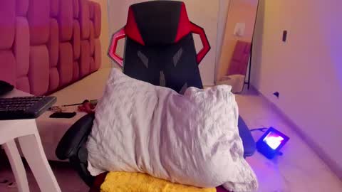 adonis_hot_xx online show from 12-04-25, 09:45