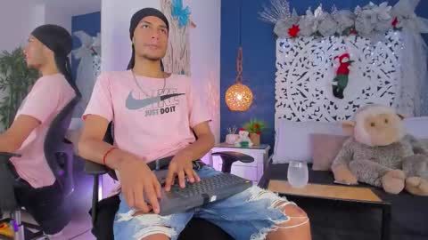 adonis_wb online show from 12-04-25, 08:39