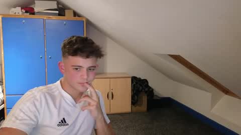 Snapshot of adr_twink chatting on 04-02-26, 09:45 ADR Twink online show from 04-02-26, 09:45