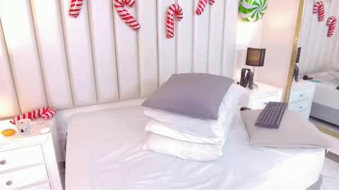 ANDREA PEREZ online show from 12-19-25, 11:34