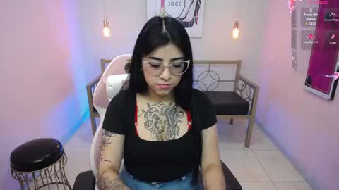 Snapshot of adri_gomez_1 chatting on 06-13-26, 11:08 Adri online show from 06-13-26, 11:08