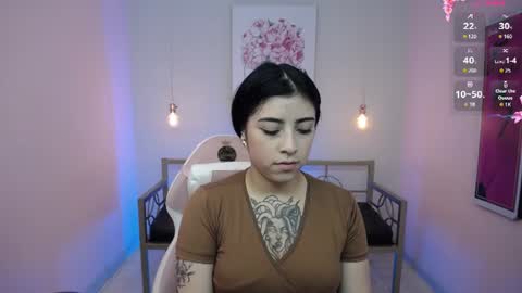 Snapshot of adri_gomez_1 chatting on 06-14-26, 12:29 Adri online show from 06-14-26, 12:29