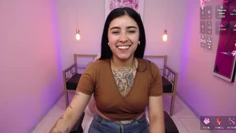 Snapshot of adri_gomez_1 chatting on 06-21-26, 01:03 Adri online show from 06-21-26, 01:03