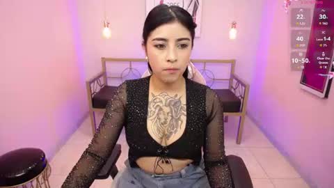 Snapshot of adri_gomez_1 chatting on 06-22-26, 12:35 Adri online show from 06-22-26, 12:35