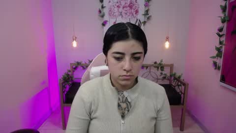 Snapshot of adri_gomez_1 chatting on 06-30-26, 01:12 Adri online show from 06-30-26, 01:12