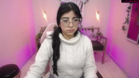 Snapshot of adri_gomez_1 chatting on 07-04-26, 01:17 Adri online show from 07-04-26, 01:17