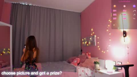 Snapshot of adria_arjona chatting on 01-17-26, 07:35 Eva online show from 01-17-26, 07:35